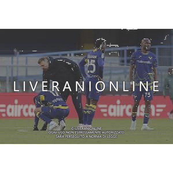 Paolo Zanetti Head Coach of Hellas Verona FC and Giovane Santana do Nascimiento of Hellas Verona FC expresses disappointment during Hellas Verona FC vs Parma Calcio FC, 12° Serie A Enilive 2025-26 game at Marcantonio Bentegodi stadium in Verona (VR), Italy, on November 23, 2025. (Photo by Davide Casentini) AG ALDO LIVERANI SAS