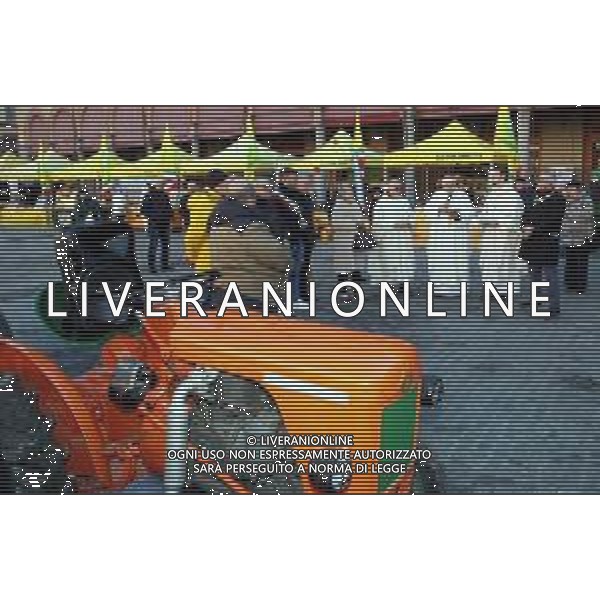 IMOLA 23 11 2025 Coldiretti a Imola PIAZZA MATTEOTTI per la Giornata del Ringraziamento NELLA FOTO BENEDIZIONE DEL VESCOVO DI IMOLA GIOVANNI MOSCIATTI PRESENTI SINDACO DI IMOLA MARCO PANIERI ASSESSORE PIERANGELO RAFFINI FABRIZIO CASTELLARI CONSIGLIERE REGIONALE ©SANNA - AGENZIA ALDO LIVERANI SAS