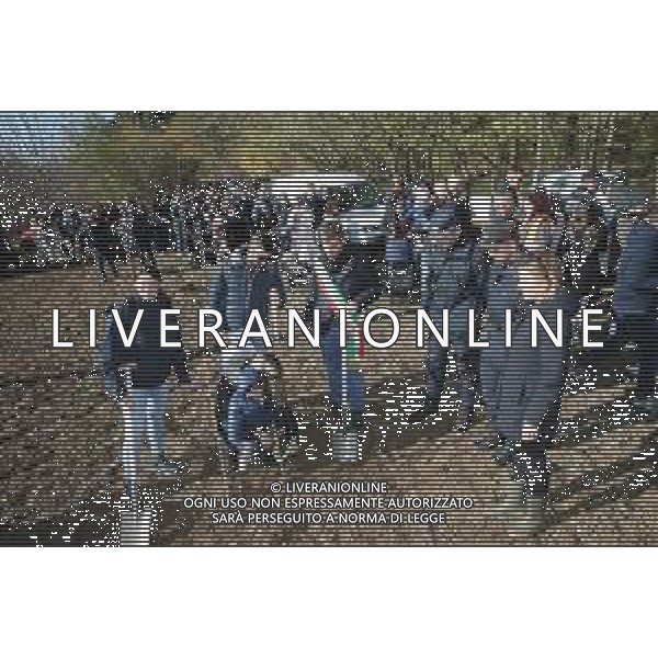 IMOLA 23 11 2025 VIA LUXEMBURGO ‘UN ALBERO PER OGNI NUOVA VITA’ famiglie, Comune, Area Blu e Carabinieri forestali insieme per mettere a dimora un albero per ogni nuovo nato e nata NELLA FOTO SINDACO DI IMOLA MARCO PANIERI ASSESSORE ELISA SPADA E ELENA PENAZZI, CARABINIERI FORESTALI CON UNA FAMIGLIA PIANTANO UN ALBERO ©SANNA - AGENZIA ALDO LIVERANI SAS