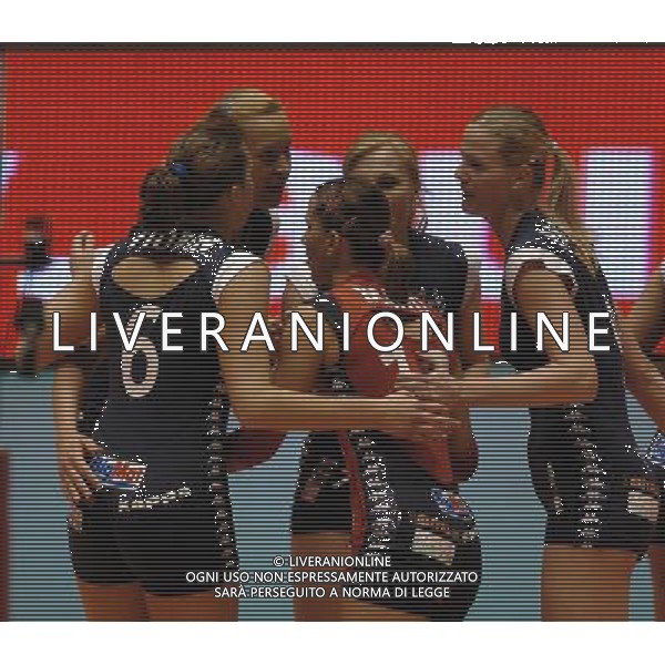 TORINO 03/03/2006 FINALI DI COPPA CEV FEMMINILE BIG MAT KERAKOL CHIERI-UNIVERSIDAD DE BURGOS NELLA FOTO ESULTANZA CHIERI PH GIGI ARCAINI/AG.ALDO LIVERANI