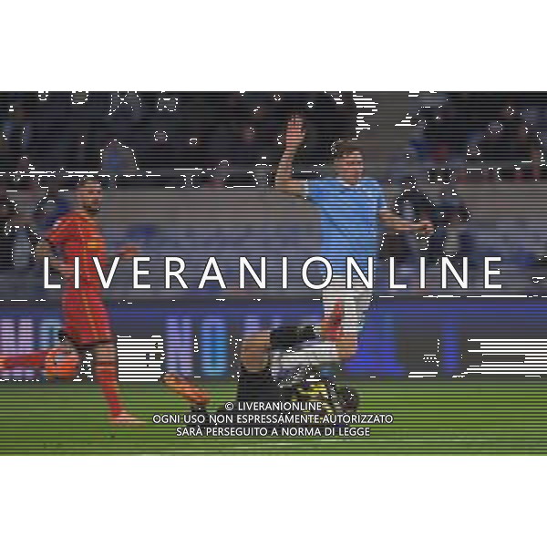Lazio vs Lecce Campionato Serie A Enilive - 12 Giornata Stadio Olimpico - Roma 23-11-2025 nella foto Falcone anticipa Basic Foto Federico Gaetano - ag Aldo liverani- AGENZIA ALDO LIVERANI SAS