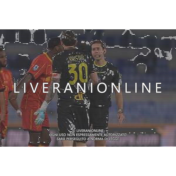 Lazio vs Lecce Campionato Serie A Enilive - 12 Giornata Stadio Olimpico - Roma 23-11-2025 nella foto Falcone protesta con Arena Foto Federico Gaetano - ag Aldo liverani- AGENZIA ALDO LIVERANI SAS