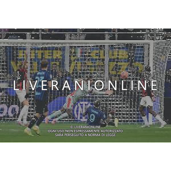 Inter vs Milan nella foto Marcus Thuram (Inter) occasione da gol parata da Mike Maignan (Milan) Milano 23-11-2025 Stadio Giuseppe Meazza - San Siro Inter vs Milan Campionato Serie A Enilive - 12a giornata foto Roberto Garavaglia/Agenzia Aldo Liverani sas