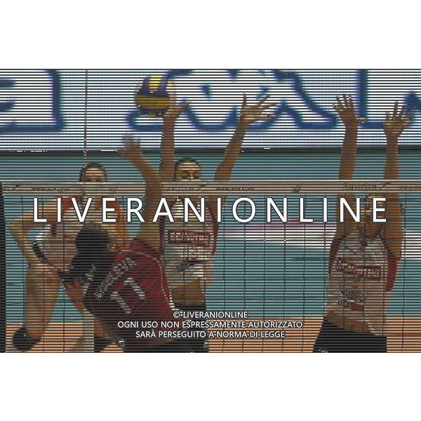 TORINO 03/03/2006 FINALI DI COPPA CEV FEMMINILE SCAVOLINI PESARO-BALAKOVSKAIA BALAKOVO NELLA FOTO TAVAREZ SHEILLA CON MACULEWICZ KINGA PH GIGI ARCAINI/AG.ALDO LIVERANI