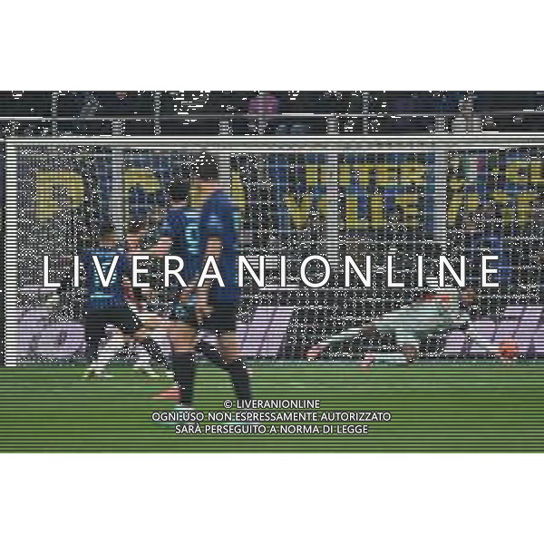 Inter vs Milan nella foto Lautaro Martinez (Inter) occasione da gol parata da Mike Maignan (Milan) Milano 23-11-2025 Stadio Giuseppe Meazza - San Siro Inter vs Milan Campionato Serie A Enilive - 12a giornata foto Roberto Garavaglia/Agenzia Aldo Liverani sas