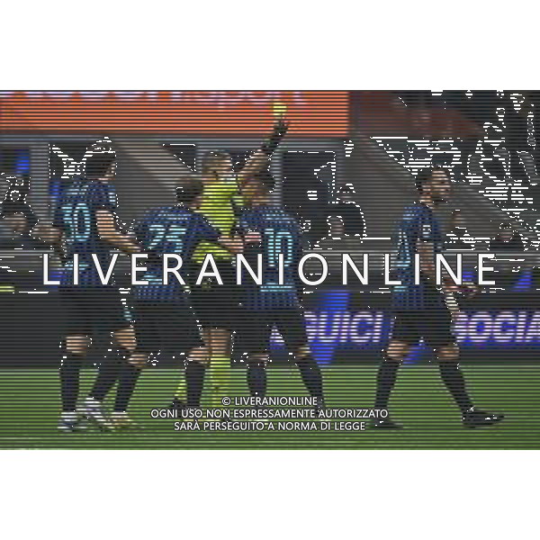 Inter vs Milan nella foto Hakan Calhanoglu (Inter) ammonito Milano 23-11-2025 Stadio Giuseppe Meazza - San Siro Inter vs Milan Campionato Serie A Enilive - 12a giornata foto Roberto Garavaglia/Agenzia Aldo Liverani sas