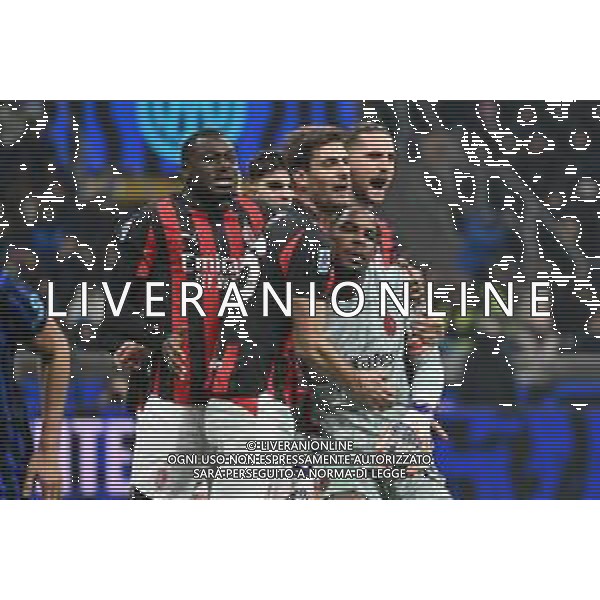 Inter vs Milan nella foto Mike Maignan (Milan) festeggiato dai compagni dopo il rigore parato Milano 23-11-2025 Stadio Giuseppe Meazza - San Siro Inter vs Milan Campionato Serie A Enilive - 12a giornata foto Roberto Garavaglia/Agenzia Aldo Liverani sas