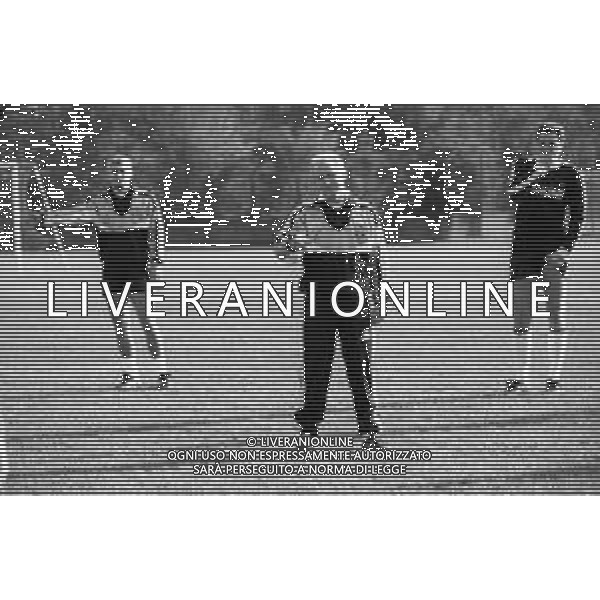 NEG- RETROSPETTIVA GIOVANNI TRAPATTONI ALLENATORE NELLA FOTO GIOVANNI TRAPATTONI JUVENTUS CALCIO NELL’ANNO 1992-1993 DURANTE L’ALLENAMENTO CON IL CALCIATORE FABRIZIO RAVANELLI E SERGIO BRIO AG ALDO LIVERANI SAS