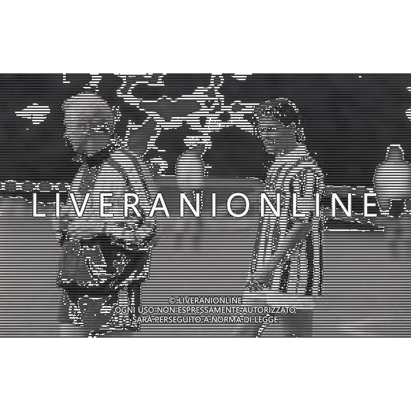 NEG- RETROSPETTIVA GIOVANNI TRAPATTONI ALLENATORE NELLA FOTO GIOVANNI TRAPATTONI JUVENTUS CALCIO NELL’ANNO 1992-1993 DURANTE L’ALLENAMENTO CON IL CALCIATORE ROBERTO BAGGIO AG ALDO LIVERANI SAS