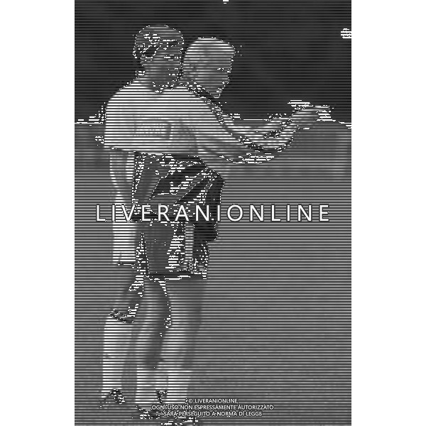 NEG- RETROSPETTIVA GIOVANNI TRAPATTONI ALLENATORE NELLA FOTO GIOVANNI TRAPATTONI JUVENTUS CALCIO NELL’ANNO 1992-1993 DURANTE L’ALLENAMENTO CON IL CALCIATORE ANTONIO CONTE AG ALDO LIVERANI SAS