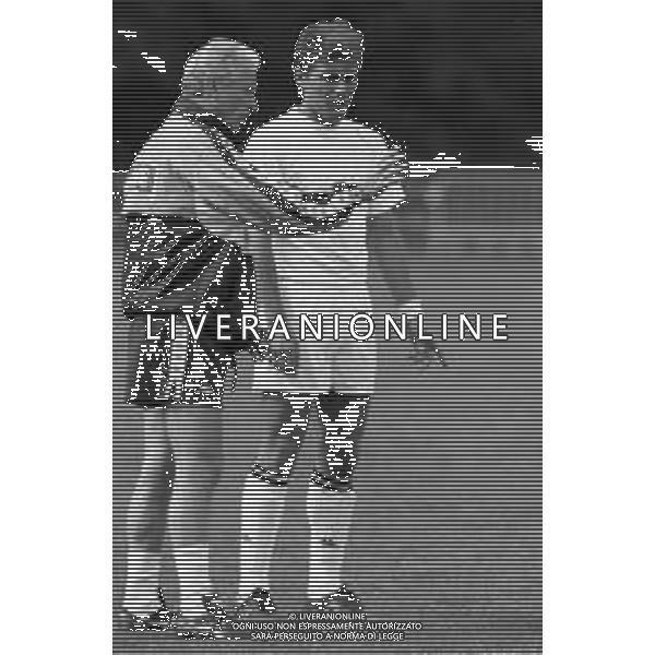 NEG- RETROSPETTIVA GIOVANNI TRAPATTONI ALLENATORE NELLA FOTO GIOVANNI TRAPATTONI JUVENTUS CALCIO NELL’ANNO 1992-1993 DURANTE L’ALLENAMENTO CON IL CALCIATORE ANTONIO CONTE AG ALDO LIVERANI SAS