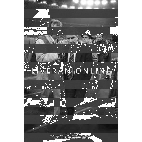 NEG- RETROSPETTIVA GIOVANNI TRAPATTONI ALLENATORE NELLA FOTO GIOVANNI TRAPATTONI JUVENTUS CALCIO NELL’ANNO 1992-1993 INTERVISTATO A FINE GARA DAL FRANCO COSTA TELECRONISTA SPORTIVO AG ALDO LIVERANI SAS