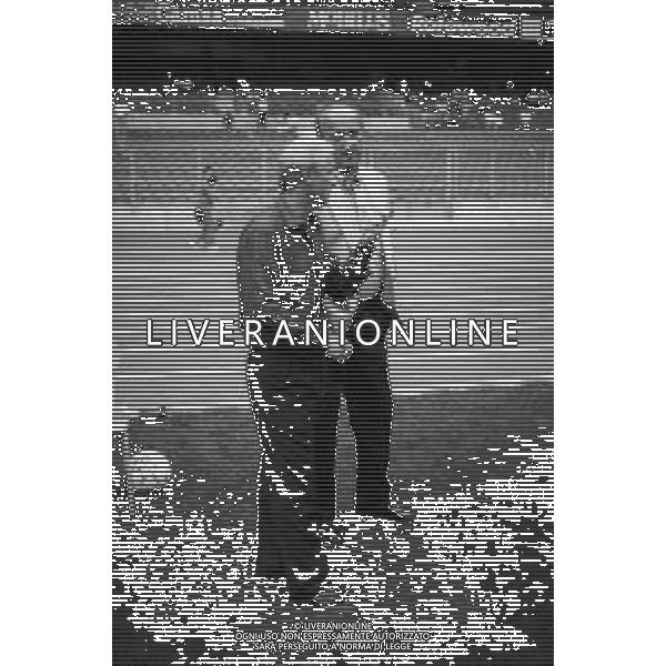 NEG- RETROSPETTIVA GIOVANNI TRAPATTONI ALLENATORE NELLA FOTO GIOVANNI TRAPATTONI JUVENTUS CALCIO NELL’ANNO 1992-1993 CON L’ARBITRO PAOLO CASARIN AG ALDO LIVERANI SAS