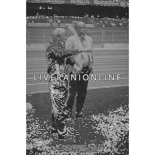 NEG- RETROSPETTIVA GIOVANNI TRAPATTONI ALLENATORE NELLA FOTO GIOVANNI TRAPATTONI JUVENTUS CALCIO NELL’ANNO 1992-1993 CON L’ARBITRO PAOLO CASARIN AG ALDO LIVERANI SAS