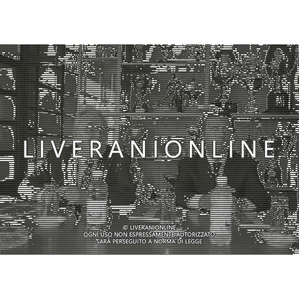 NEG-10-06-1997 COMO-PASSAGGIO DI PROPRIETA\' DEL COMO CALCIO DALLA PRESIDENZA MARIO BERETTA A ENRICO PREZIOSI NELLA FOTO ENRICO PREZIOSI NUOVO PRESIDENTE DEL COMO CALCIO CON IL PRESIDENTE DEL COMO CALCIO MARIO BERETTA AL PASSAGGIO DI PROPRIETA\' AG ALDO LIVERANI SAS