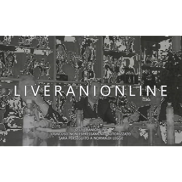 NEG-10-06-1997 COMO-PASSAGGIO DI PROPRIETA\' DEL COMO CALCIO DALLA PRESIDENZA MARIO BERETTA A ENRICO PREZIOSI NELLA FOTO ENRICO PREZIOSI NUOVO PRESIDENTE DEL COMO CALCIO CON IL PRESIDENTE DEL COMO CALCIO MARIO BERETTA AL PASSAGGIO DI PROPRIETA\' AG ALDO LIVERANI SAS