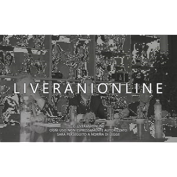 NEG-10-06-1997 COMO-PASSAGGIO DI PROPRIETA\' DEL COMO CALCIO DALLA PRESIDENZA MARIO BERETTA A ENRICO PREZIOSI NELLA FOTO ENRICO PREZIOSI NUOVO PRESIDENTE DEL COMO CALCIO CON IL PRESIDENTE DEL COMO CALCIO MARIO BERETTA AL PASSAGGIO DI PROPRIETA\' AG ALDO LIVERANI SAS