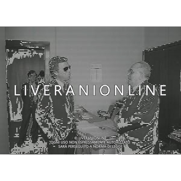 NEG-10-06-1997 COMO-PASSAGGIO DI PROPRIETA\' DEL COMO CALCIO DALLA PRESIDENZA MARIO BERETTA A ENRICO PREZIOSI NELLA FOTO ENRICO PREZIOSI NUOVO PRESIDENTE DEL COMO CALCIO CON IL PRESIDENTE DEL COMO CALCIO MARIO BERETTA AL PASSAGGIO DI PROPRIETA\' AG ALDO LIVERANI SAS