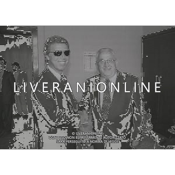 NEG-10-06-1997 COMO-PASSAGGIO DI PROPRIETA\' DEL COMO CALCIO DALLA PRESIDENZA MARIO BERETTA A ENRICO PREZIOSI NELLA FOTO ENRICO PREZIOSI NUOVO PRESIDENTE DEL COMO CALCIO CON IL PRESIDENTE DEL COMO CALCIO MARIO BERETTA AL PASSAGGIO DI PROPRIETA\' AG ALDO LIVERANI SAS