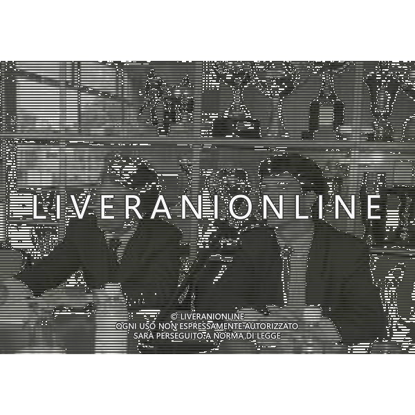 NEG-10-06-1997 COMO-PASSAGGIO DI PROPRIETA\' DEL COMO CALCIO DALLA PRESIDENZA MARIO BERETTA A ENRICO PREZIOSI NELLA FOTO ENRICO PREZIOSI NUOVO PRESIDENTE DEL COMO CALCIO CON L\'ALLENATORE MARIO BERETTA AG ALDO LIVERANI SAS