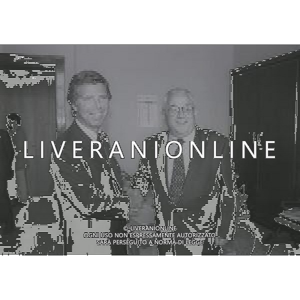 NEG-10-06-1997 COMO-PASSAGGIO DI PROPRIETA\' DEL COMO CALCIO DALLA PRESIDENZA MARIO BERETTA A ENRICO PREZIOSI NELLA FOTO ENRICO PREZIOSI NUOVO PRESIDENTE DEL COMO CALCIO CON IL PRESIDENTE DEL COMO CALCIO MARIO BERETTA AL PASSAGGIO DI PROPRIETA\' AG ALDO LIVERANI SAS