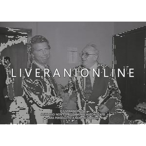 NEG-10-06-1997 COMO-PASSAGGIO DI PROPRIETA\' DEL COMO CALCIO DALLA PRESIDENZA MARIO BERETTA A ENRICO PREZIOSI NELLA FOTO ENRICO PREZIOSI NUOVO PRESIDENTE DEL COMO CALCIO CON IL PRESIDENTE DEL COMO CALCIO MARIO BERETTA AL PASSAGGIO DI PROPRIETA\' AG ALDO LIVERANI SAS