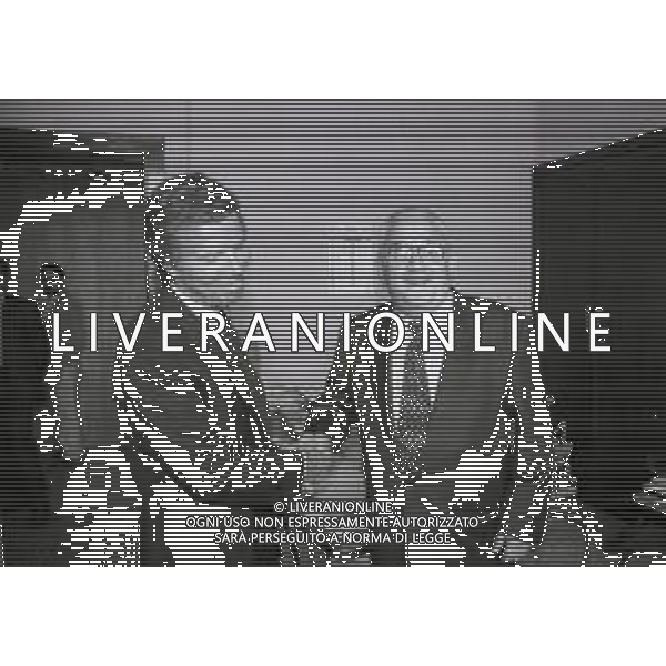 NEG-10-06-1997 COMO-PASSAGGIO DI PROPRIETA\' DEL COMO CALCIO DALLA PRESIDENZA MARIO BERETTA A ENRICO PREZIOSI NELLA FOTO ENRICO PREZIOSI NUOVO PRESIDENTE DEL COMO CALCIO CON IL PRESIDENTE DEL COMO CALCIO MARIO BERETTA AL PASSAGGIO DI PROPRIETA\' AG ALDO LIVERANI SAS