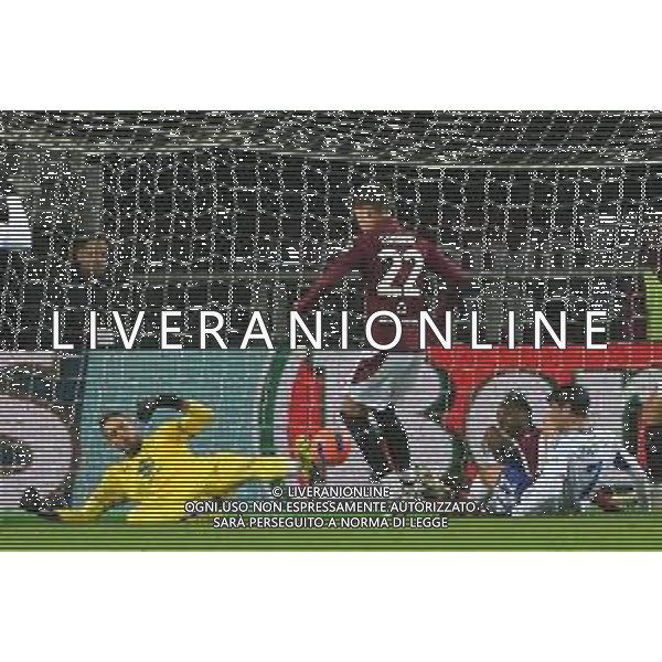 TVMV-Torino 24.11.2025 Stadio Grande Torino @Manuela Viganti/Ag. Aldo Liverani sas Torino vs Como Campionato Calcio Serie A Enilive 2025/2026 12a giornata Nella foto: Alberto Paleari respinge con il piede il tiro di Morata