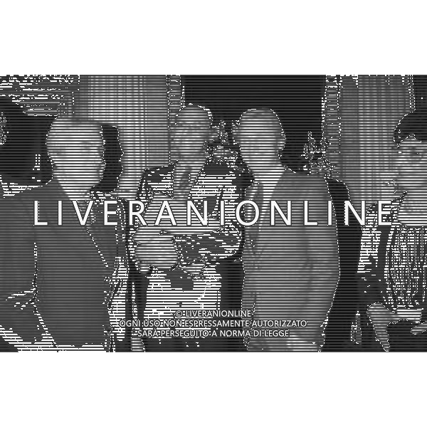 NEG- RETROSPETTIVA GIOVANNI TRAPATTONI ALLENATORE NELLA FOTO GIOVANNI TRAPATTONI A MILANO AL PREMIO PUNTUALITÀ’ VEGLIA BORLETTI CON RENZO ARBORE E VINCENZO TORRIANI AG ALDO LIVERANI SAS