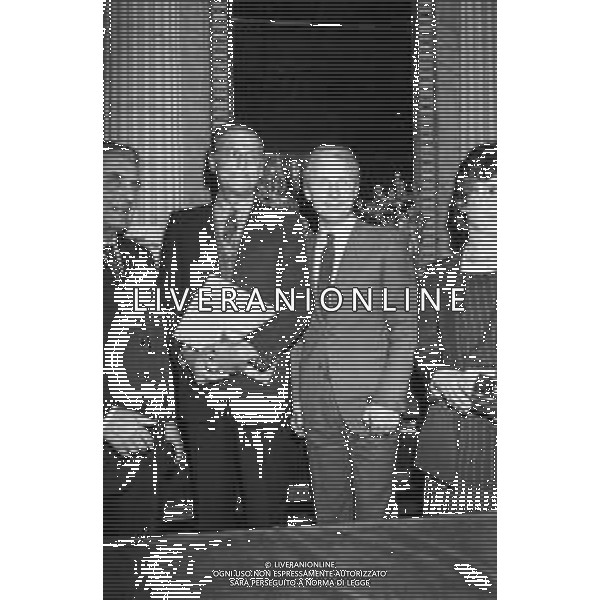 NEG- RETROSPETTIVA GIOVANNI TRAPATTONI ALLENATORE NELLA FOTO GIOVANNI TRAPATTONI A MILANO AL PREMIO PUNTUALITÀ’ VEGLIA BORLETTI CON RENZO ARBORE E VINCENZO TORRIANI AG ALDO LIVERANI SAS