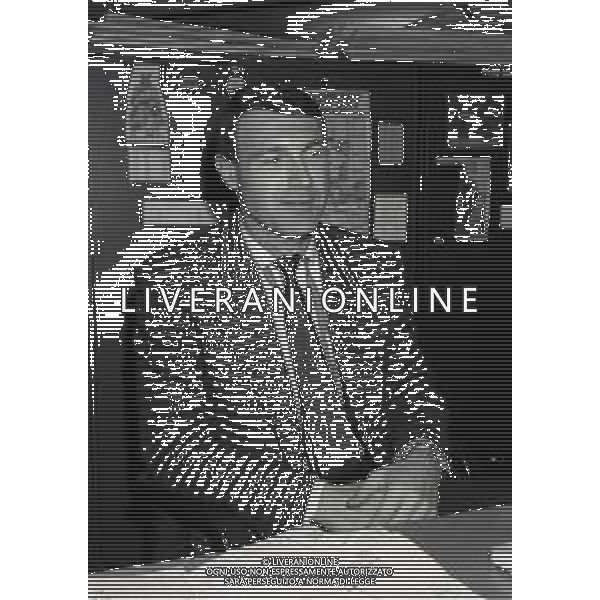 NEG-1995 MILANO- VISITA DEL PILOTA GIOVANNI LAVAGGI IN REDAZIONE ALLA GAZZETTA DELLO SPORT IN VIA SOLFERINO A MILANO NELLA FOTO GIOVANNI LAVAGGI AG ALDO LIVERANI SAS