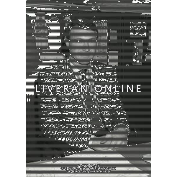 NEG-1995 MILANO- VISITA DEL PILOTA GIOVANNI LAVAGGI IN REDAZIONE ALLA GAZZETTA DELLO SPORT IN VIA SOLFERINO A MILANO NELLA FOTO GIOVANNI LAVAGGI AG ALDO LIVERANI SAS