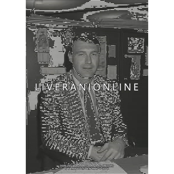 NEG-1995 MILANO- VISITA DEL PILOTA GIOVANNI LAVAGGI IN REDAZIONE ALLA GAZZETTA DELLO SPORT IN VIA SOLFERINO A MILANO NELLA FOTO GIOVANNI LAVAGGI AG ALDO LIVERANI SAS