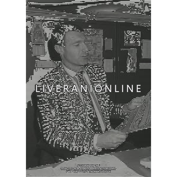 NEG-1995 MILANO- VISITA DEL PILOTA GIOVANNI LAVAGGI IN REDAZIONE ALLA GAZZETTA DELLO SPORT IN VIA SOLFERINO A MILANO NELLA FOTO GIOVANNI LAVAGGI AG ALDO LIVERANI SAS