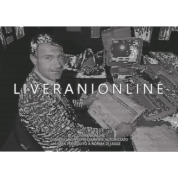 NEG-1995 MILANO- VISITA DEL PILOTA GIOVANNI LAVAGGI IN REDAZIONE ALLA GAZZETTA DELLO SPORT IN VIA SOLFERINO A MILANO NELLA FOTO GIOVANNI LAVAGGI AG ALDO LIVERANI SAS