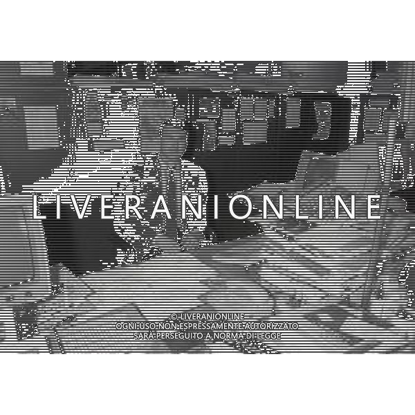 NEG-1995 MILANO- VISITA DEL PILOTA GIOVANNI LAVAGGI IN REDAZIONE ALLA GAZZETTA DELLO SPORT IN VIA SOLFERINO A MILANO NELLA FOTO GIOVANNI LAVAGGI AG ALDO LIVERANI SAS