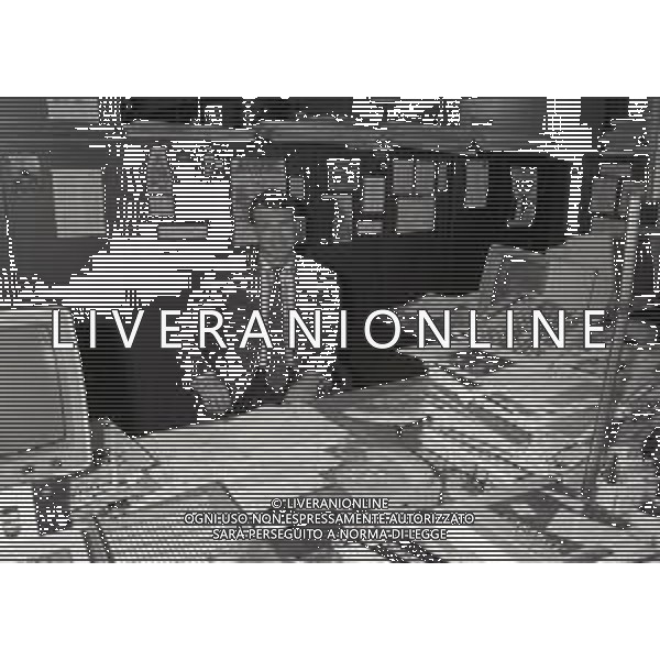 NEG-1995 MILANO- VISITA DEL PILOTA GIOVANNI LAVAGGI IN REDAZIONE ALLA GAZZETTA DELLO SPORT IN VIA SOLFERINO A MILANO NELLA FOTO GIOVANNI LAVAGGI AG ALDO LIVERANI SAS