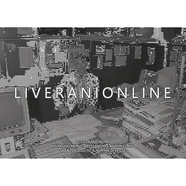 NEG-1995 MILANO- VISITA DEL PILOTA GIOVANNI LAVAGGI IN REDAZIONE ALLA GAZZETTA DELLO SPORT IN VIA SOLFERINO A MILANO NELLA FOTO GIOVANNI LAVAGGI AG ALDO LIVERANI SAS