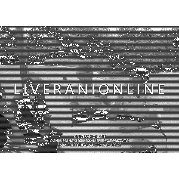 NEG--1995-1996 MILANO RADUNO INTER ALL\'HARBOUR CLUB  NELLA FOTO IL GIORNALISTA GINO FRANCHETTI CON DAVIDE FONTOLAN E SEBASTIAN RAMBERT AG ALDO LIVERNI SAS 