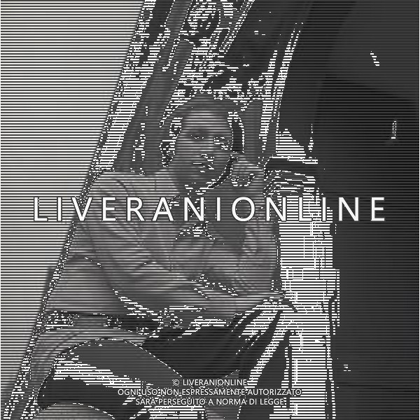 NEG-RETROSPETTIVA UMBERTO BALSAMO CANTANTE NELLA FOTO UMBERTO BALSAMO A MILANO NELL\'ANNO 1970 AG ALDO LIVERANI SAS