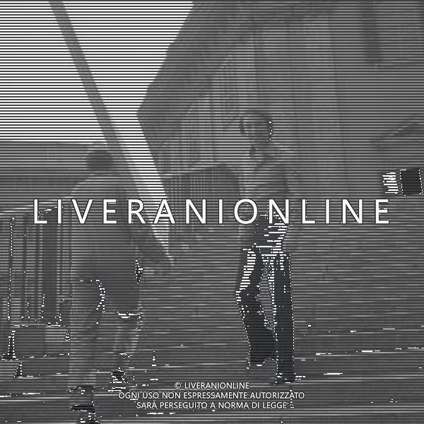 NEG-RETROSPETTIVA UMBERTO BALSAMO CANTANTE NELLA FOTO UMBERTO BALSAMO A MILANO NELL\'ANNO 1970 AG ALDO LIVERANI SAS