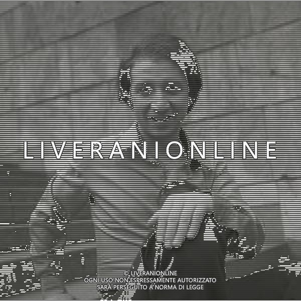 NEG-RETROSPETTIVA UMBERTO BALSAMO CANTANTE NELLA FOTO UMBERTO BALSAMO A MILANO NELL\'ANNO 1970 AG ALDO LIVERANI SAS