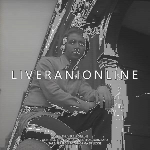 NEG-RETROSPETTIVA UMBERTO BALSAMO CANTANTE NELLA FOTO UMBERTO BALSAMO A MILANO NELL\'ANNO 1970 AG ALDO LIVERANI SAS