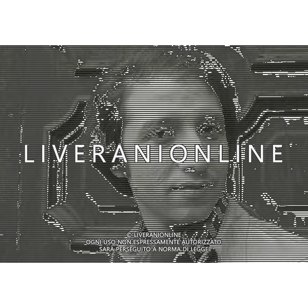 NEG-RETROSPETTIVA UMBERTO BALSAMO CANTANTE NELLA FOTO UMBERTO BALSAMO A MILANO NELL\'ANNO 1970 AG ALDO LIVERANI SAS