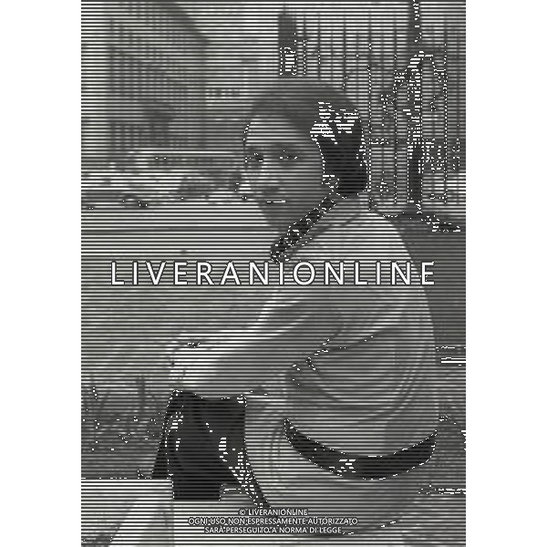 NEG-RETROSPETTIVA UMBERTO BALSAMO CANTANTE NELLA FOTO UMBERTO BALSAMO A MILANO NELL\'ANNO 1970 AG ALDO LIVERANI SAS