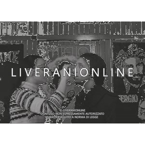 NEG-RETROSPETTIVA UMBERTO BALSAMO CANTANTE NELLA FOTO UMBERTO BALSAMO A MILANO NELL\'ANNO 1970 AG ALDO LIVERANI SAS