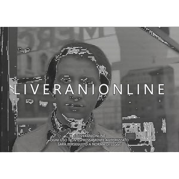 NEG-RETROSPETTIVA UMBERTO BALSAMO CANTANTE NELLA FOTO UMBERTO BALSAMO A MILANO NELL\'ANNO 1970 AG ALDO LIVERANI SAS