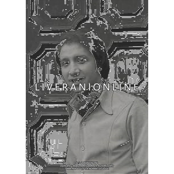 NEG-RETROSPETTIVA UMBERTO BALSAMO CANTANTE NELLA FOTO UMBERTO BALSAMO A MILANO NELL\'ANNO 1970 AG ALDO LIVERANI SAS