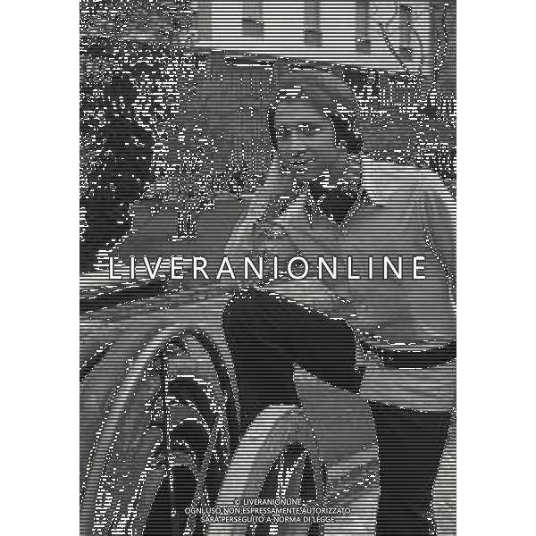 NEG-RETROSPETTIVA UMBERTO BALSAMO CANTANTE NELLA FOTO UMBERTO BALSAMO A MILANO NELL\'ANNO 1970 AG ALDO LIVERANI SAS