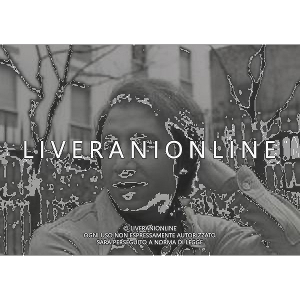 NEG-RETROSPETTIVA UMBERTO BALSAMO CANTANTE NELLA FOTO UMBERTO BALSAMO A MILANO NELL\'ANNO 1970 AG ALDO LIVERANI SAS